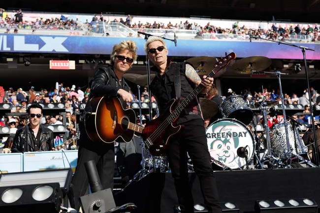 Green Day Di Kabarkan Tampil Di Super Bowl LX, Fans Nostalgia