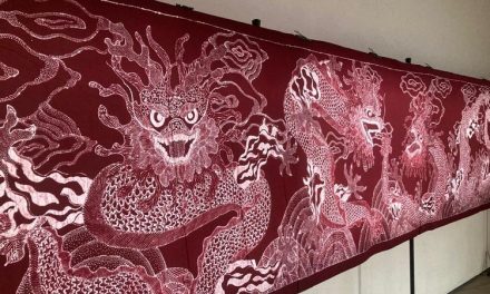 Kisah Dave Tjoa: Batik Peranakan Sebagai Fashion Statement