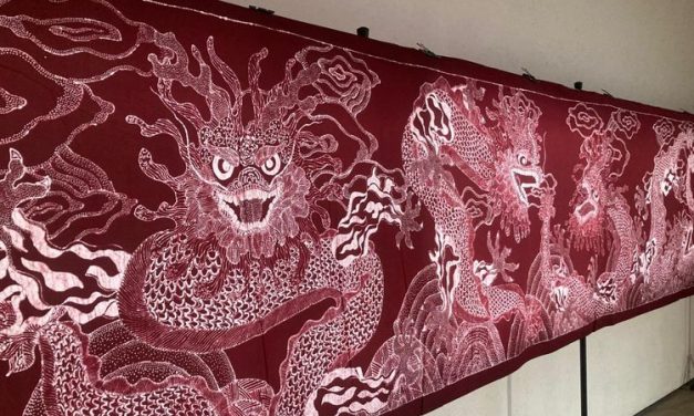 Kisah Dave Tjoa: Batik Peranakan Sebagai Fashion Statement