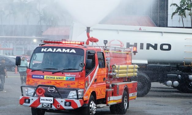 Hino Edukasi Pencegahan Kebakaran Lewat Unit Fire Truck 300