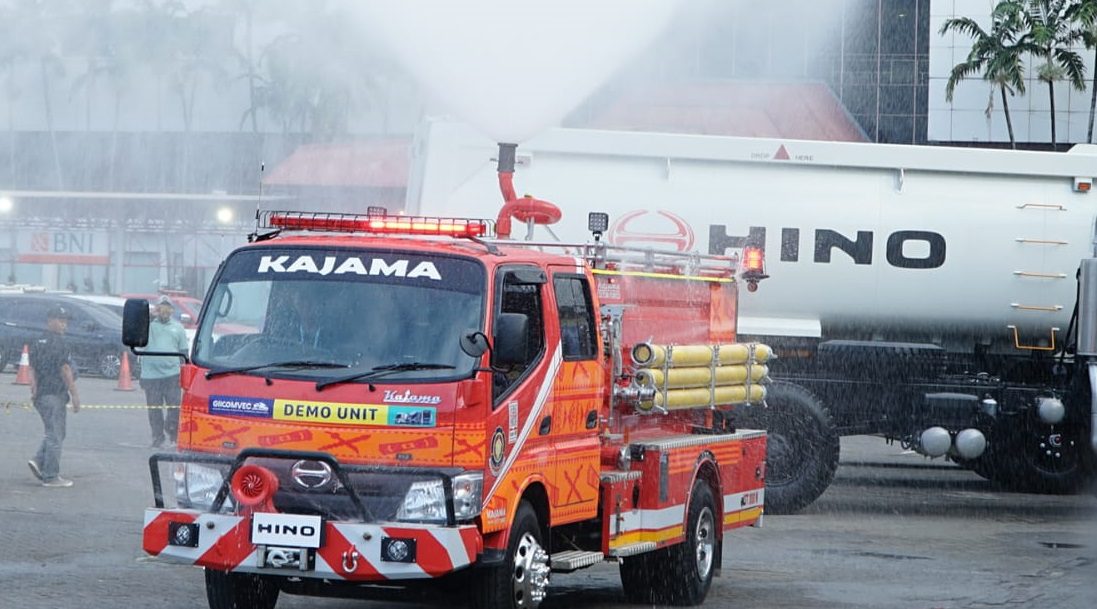 Hino Edukasi Pencegahan Kebakaran Lewat Unit Fire Truck 300
