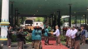 HUT Sultan HB X: Warga Jogja Padati Jalanan Ikuti Kirab Budaya