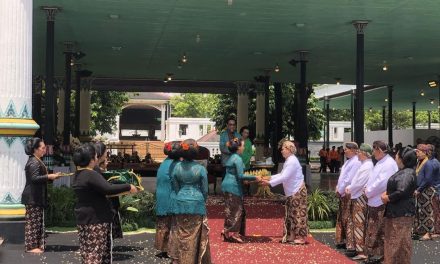 HUT Sultan HB X: Warga Jogja Padati Jalanan Ikuti Kirab Budaya