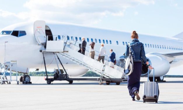 Kenaikan Harga Tiket Pesawat Jelang Libur Panjang Picu Protes