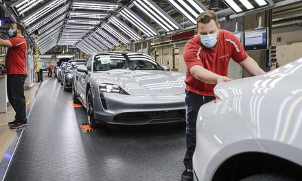 Porsche Daftar Paten Bodi Mobil Yang Bisa Berubah Warna