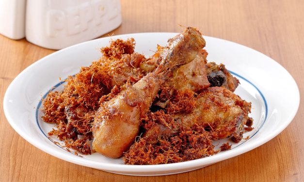 Ayam Goreng Laos Khas Sukoharjo Dengan Kremesan Lengkuas