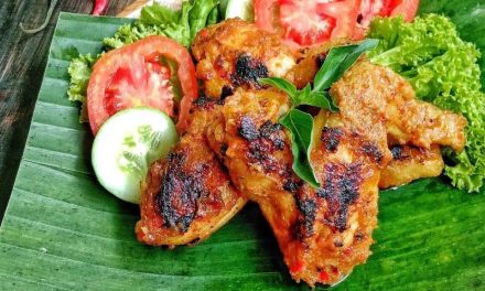 Ayam Cincane Khas Samarinda, Di Bakar Di Atas Arang Mahoni