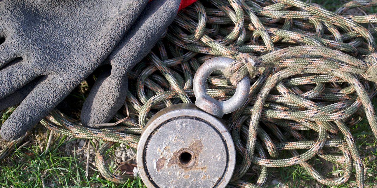 Tren Magnet Fishing Marak Di Sungai London, Apa Yang Dicari?