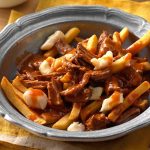 Poutine Khas Quebec: Kentang Siram Kaldu Daging Dan Keju