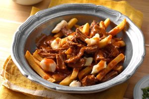 Poutine Khas Quebec: Kentang Siram Kaldu Daging Dan Keju