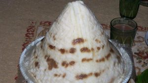 Kue Kampeng Khas Madura: Kudapan Pasar Berbahan Ketan dan Gula Merah dengan Bentuk Kerucut Unik