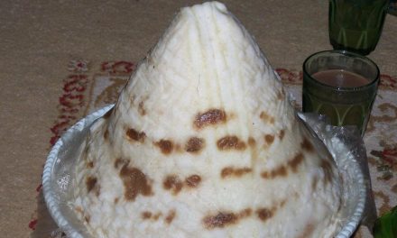 Kue Kampeng Khas Madura: Kudapan Pasar Bentuk Kerucut Unik
