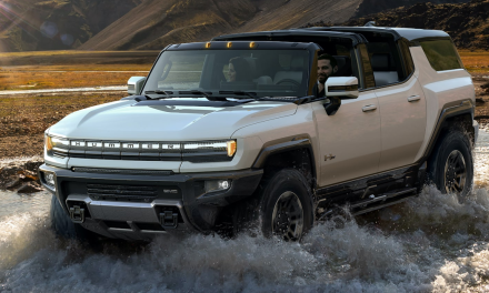 Fitur CrabWalk GMC Hummer EV Terima Pembaruan Software