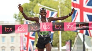 Pelari Kenya Amos Kipruto Sabet Gelar Juara Maraton 2026