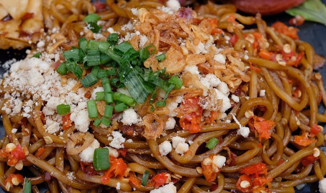 Menikmati Mie Kober, Sajian Mi Pedas Legend Bertabur Pangsit