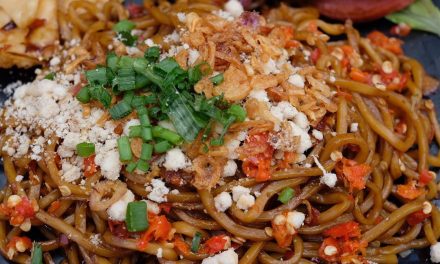 Menikmati Mie Kober, Sajian Mi Pedas Legend Bertabur Pangsit